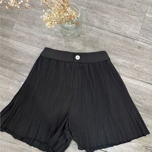 Black Pleated Women's Shorts